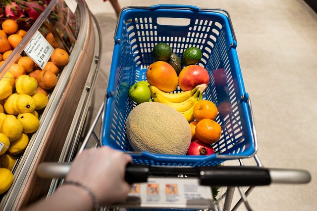 Shopping for fruits
