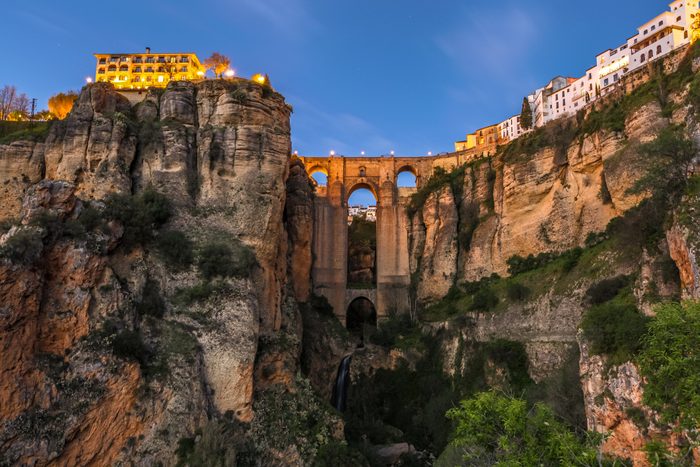 Breathtaking Photos of Cities Perched on the Edge of Cliffs