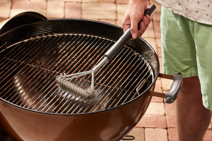 How to Clean a Grill Quickly and Easily