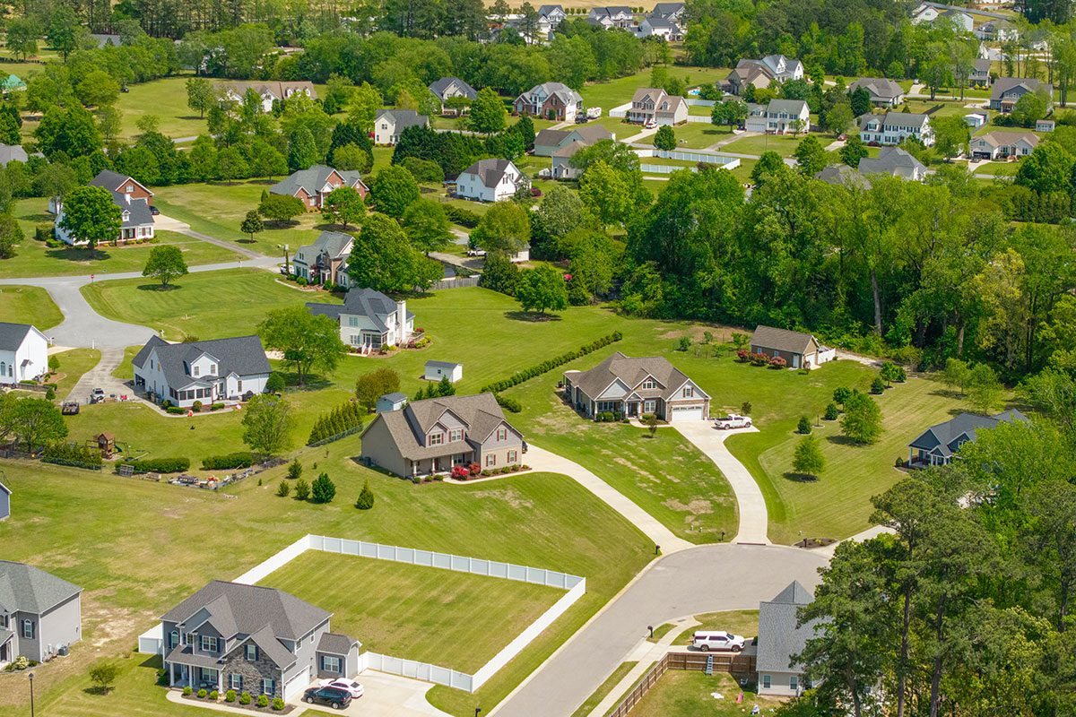 Spacious North Carolina Neighborhood - Houses